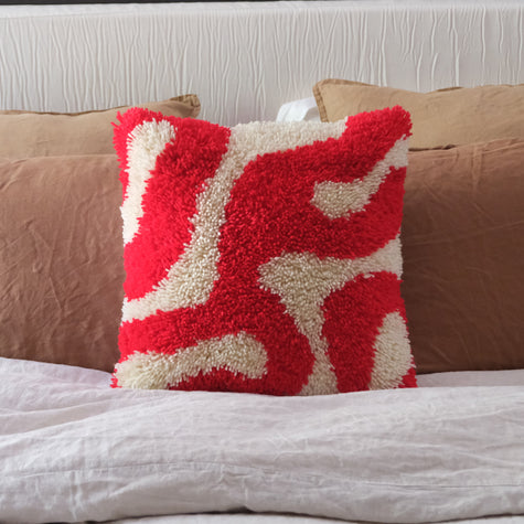 Red Kisses - Latch Hook Cushion Kit