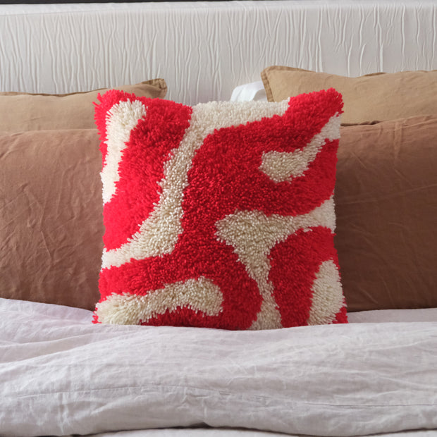 Red Kisses - Latch Hook Cushion Kit
