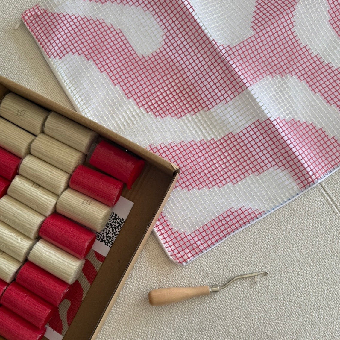 Red Kisses - Latch Hook Cushion Kit
