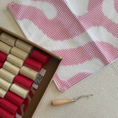 Red Kisses - Latch Hook Cushion Kit